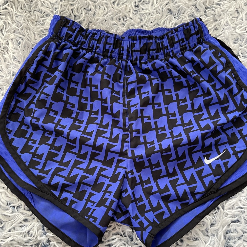 NIKE WOMEN XS RUNNING SHORTS